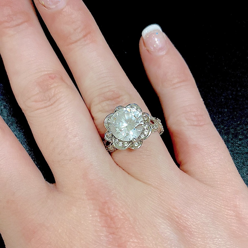 ***DIAMOND CZ FLOWER RING*** 💍 🌸
